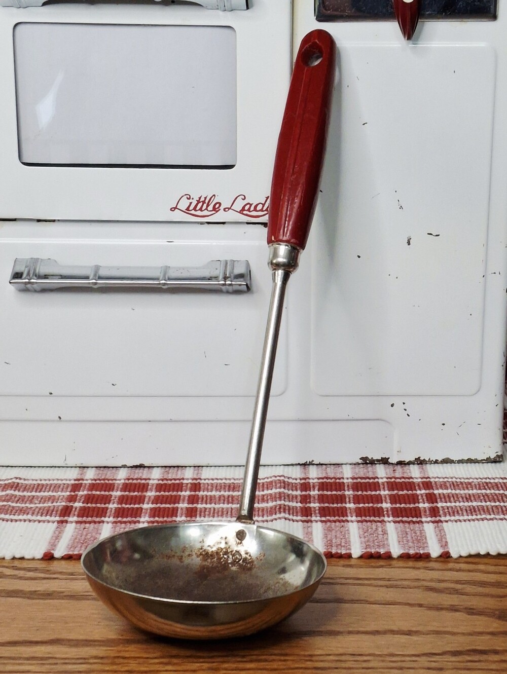 Vintage Red A&J Ekco Ladle Dipper Wood Handle Rustic Farmhouse Kitchen Decor USA